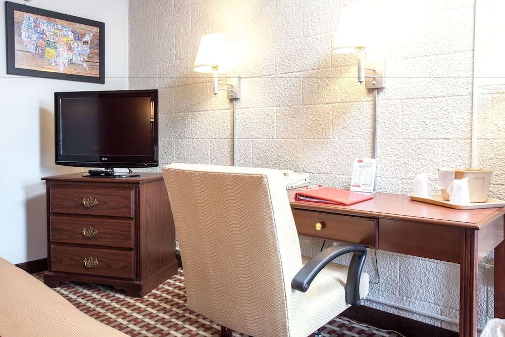 Econo Lodge Williamsport interior in Williamsport, PA — gallery photo 2