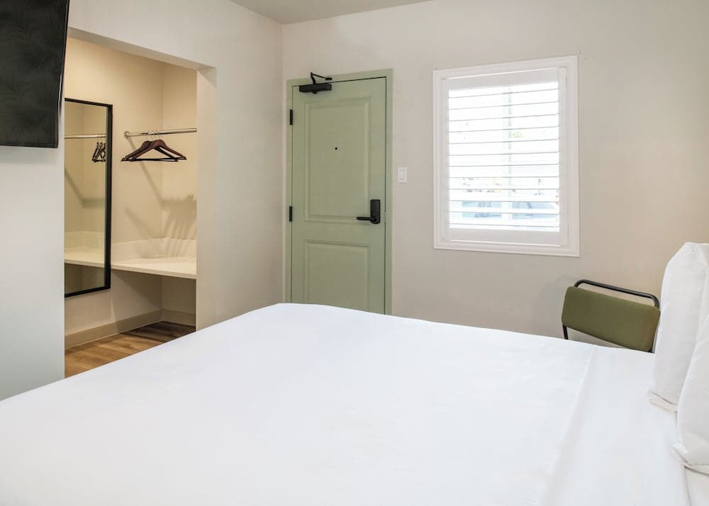 The LEEF Hotel gallery photo in Glendale, CA — image 18