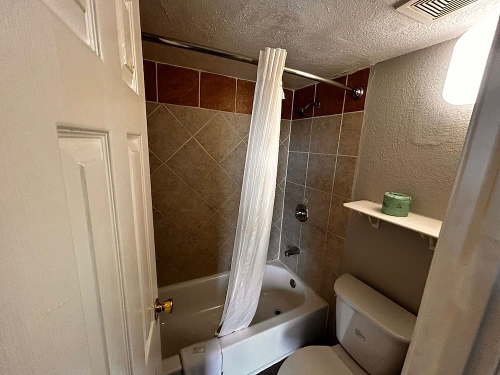 Capital O Kings Inn property views in Memphis, TN — gallery photo 3