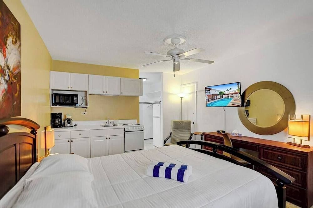 Waves by Stay Hospitality interior in Pompano Beach, FL — gallery photo 2