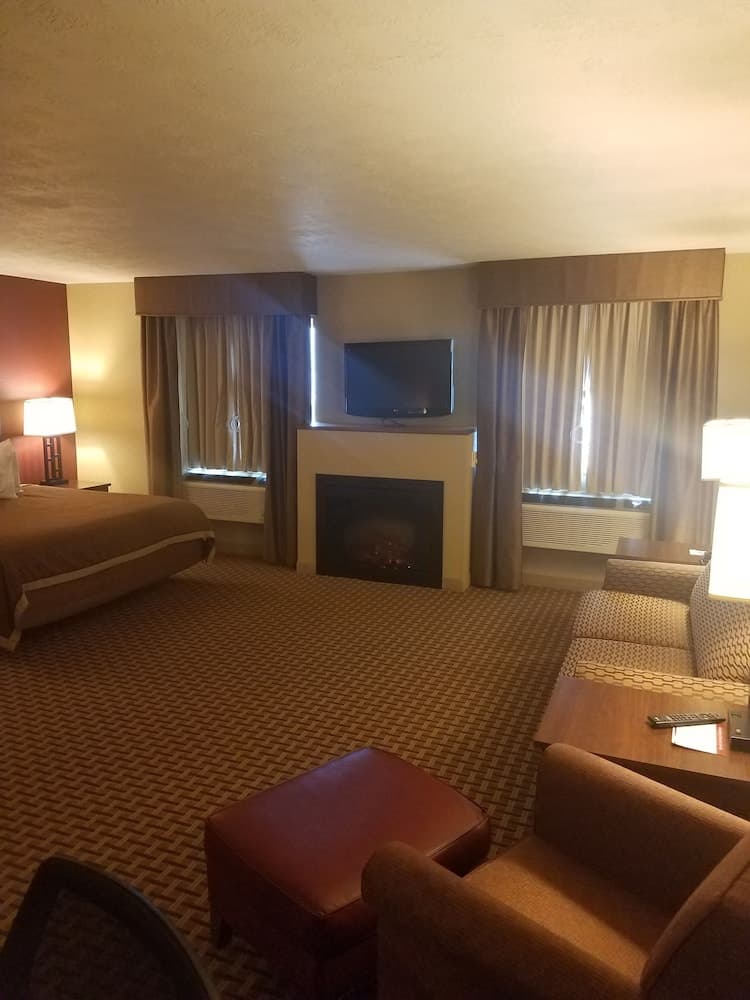 Grandstay Hotel And Suites Luverne property views in Luverne, MN — gallery photo 3