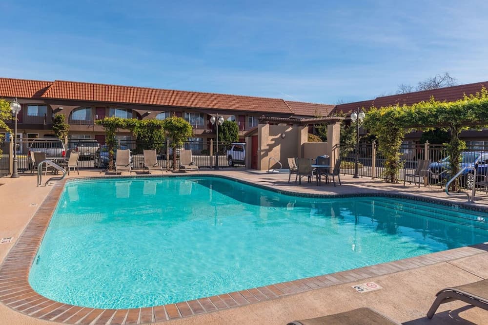 Laurel Inn Motel gallery photo in Salinas, CA — image 36