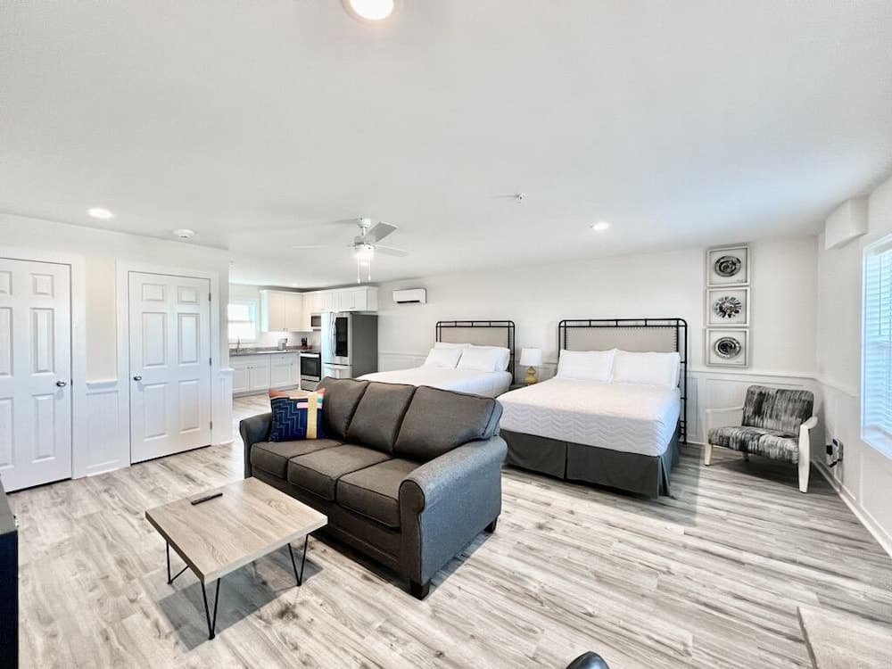 Saltwater Suites gallery photo in Holly Ridge, NC — image 16