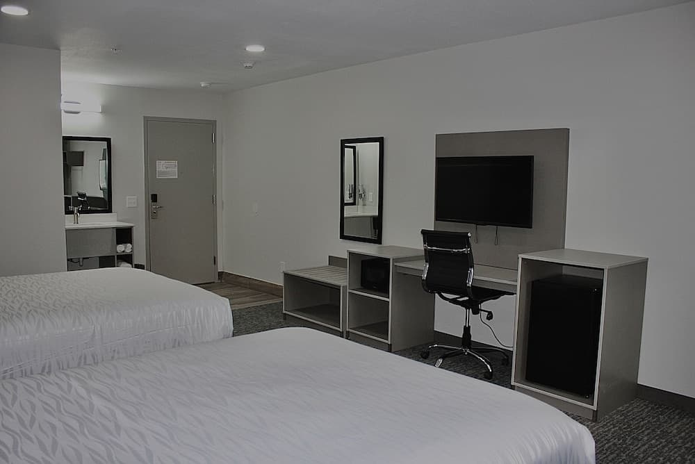 Hummingbird Hotel property views in Goodlettsville, TN — gallery photo 3