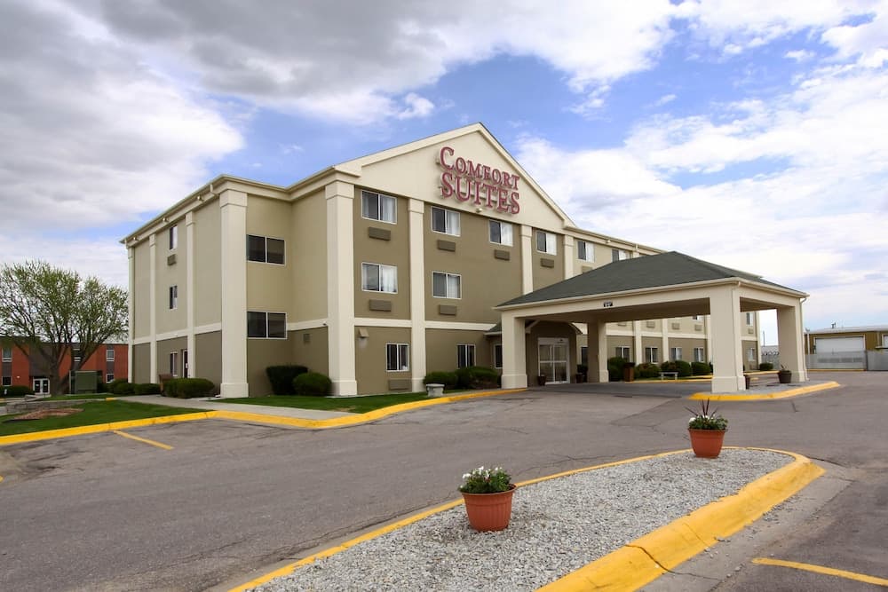 Comfort Suites Lincoln North featured exterior or lobby in Lincoln, NE — similar hotel