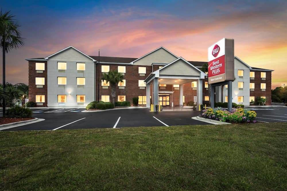 Best Western Plus Swansboro Emerald Isle featured exterior or lobby in Cedar Point, NC — similar hotel