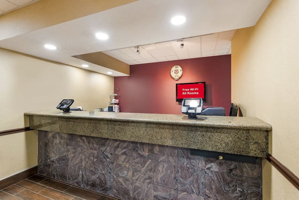 Red Roof Inn & Suites Columbus - West Broad interior in Columbus, OH — gallery photo 2