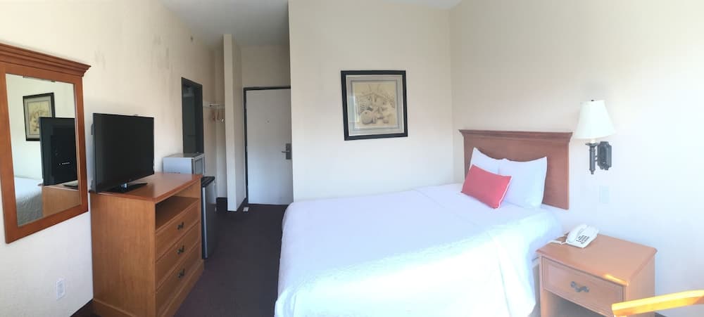 Harborview Inn & Suites San Diego Harbor interior in San Diego, CA — gallery photo 2