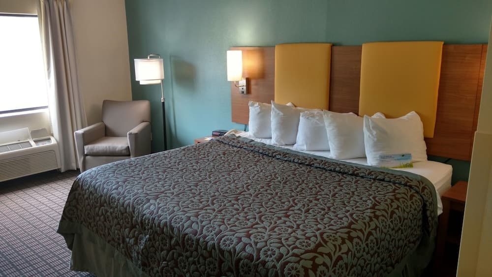 Days Inn by Wyndham Ashland gallery photo in Ashland, KY — image 4