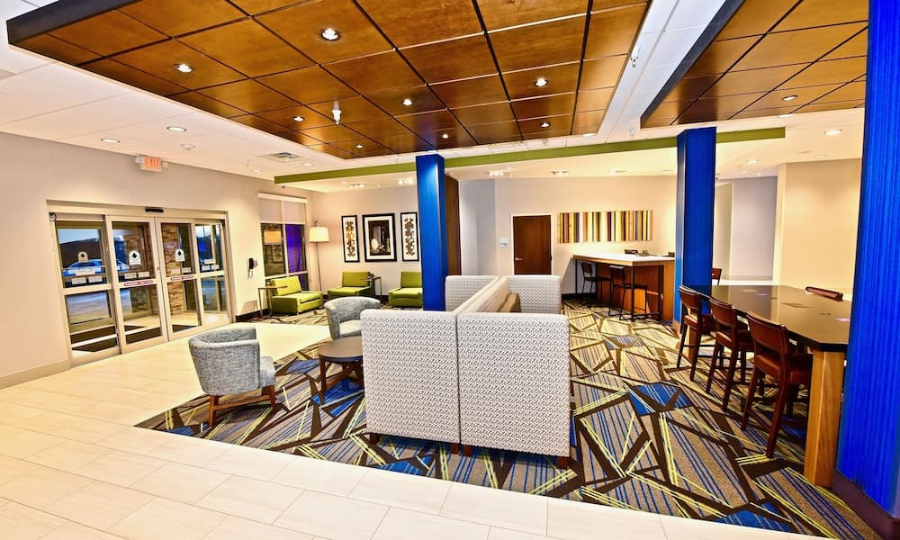 Holiday Inn Express & Suites Perryville by IHG interior in Perryville, MO — gallery photo 2