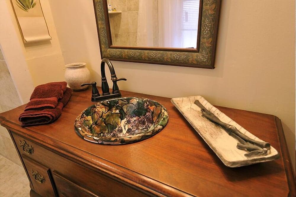 Hall House Hotel interior in Dahlonega, GA — gallery photo 2
