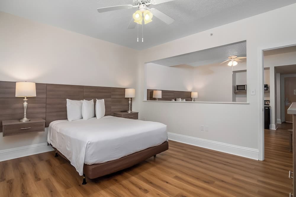 Naples Park Central Hotel gallery photo in Naples, FL — image 29