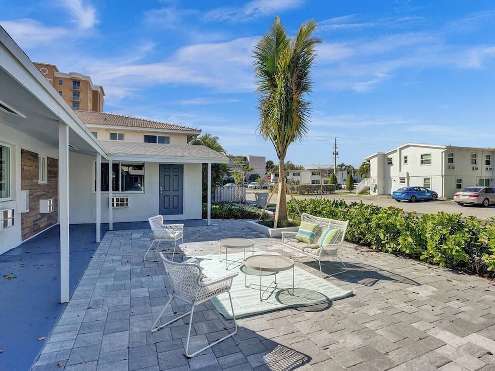 Pelican by Stay Hospitality interior in Pompano Beach, FL — gallery photo 2