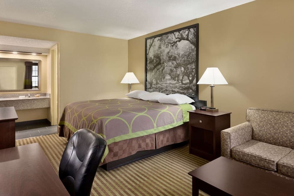 Super 8 by Wyndham Ruston property views in Ruston, LA — gallery photo 3