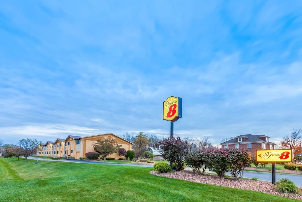 Super 8 by Wyndham Liverpool/Clay/Syracuse Area featured exterior or lobby in Liverpool, NY — similar hotel