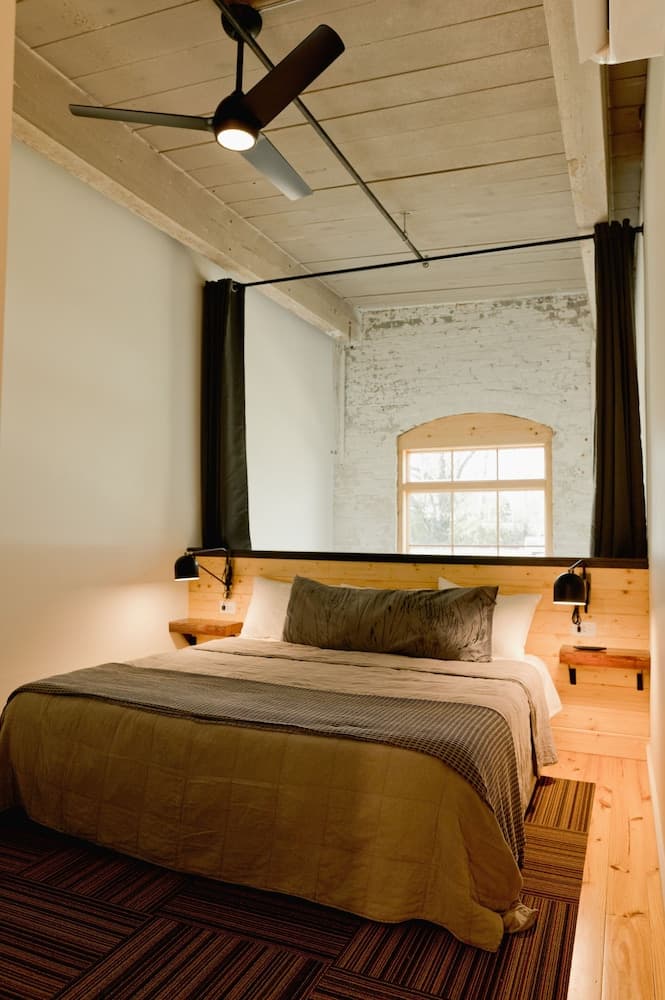 Loom Room Retreat interior in Dalton, GA — gallery photo 2