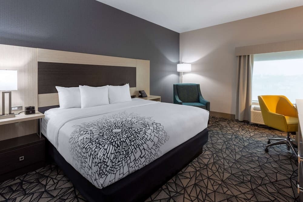 La Quinta Inn & Suites by Wyndham Shorewood gallery photo in Joliet, IL — image 6
