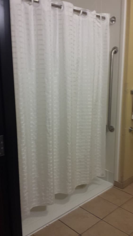 Paradise Inn & Suites property views in Towanda, PA — gallery photo 3