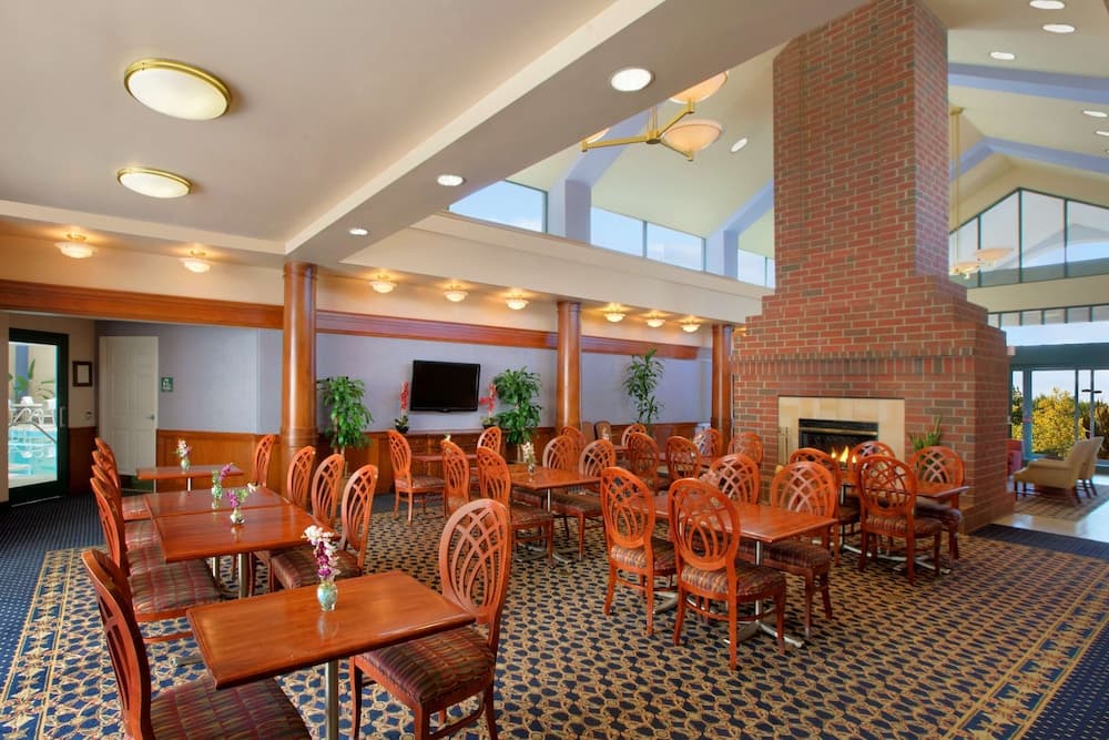 Homewood Suites by Hilton Falls Church - I-495 at Rt. 50 interior in Falls Church, VA — gallery photo 2