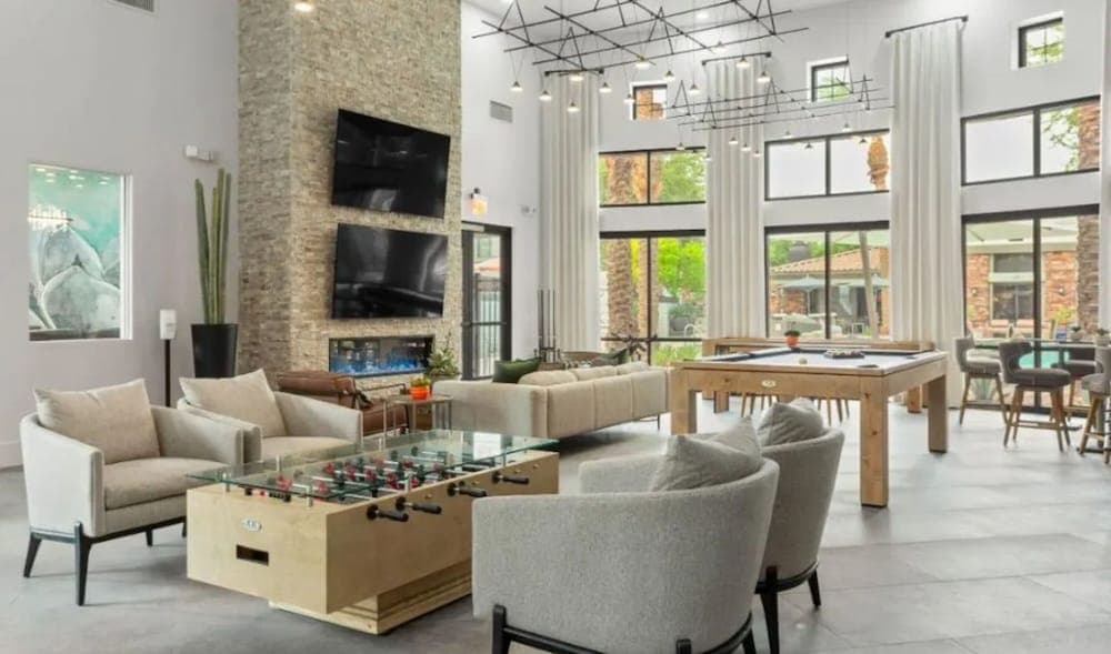 Zone LUXE property views in Glendale, AZ — gallery photo 3