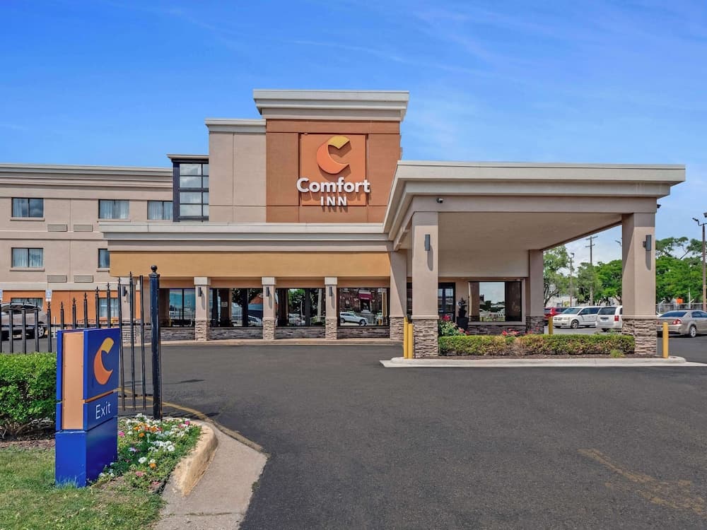 Comfort Inn Detroit Downtown featured exterior or lobby in Detroit, MI — similar hotel