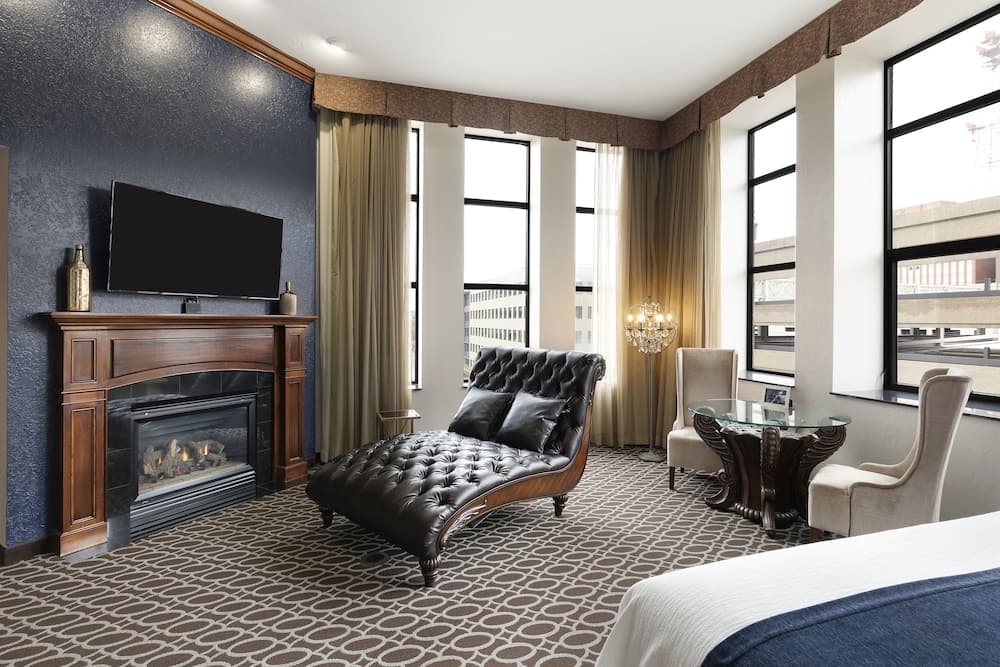 Des Lux Hotel gallery photo in Des Moines, IA — image 72
