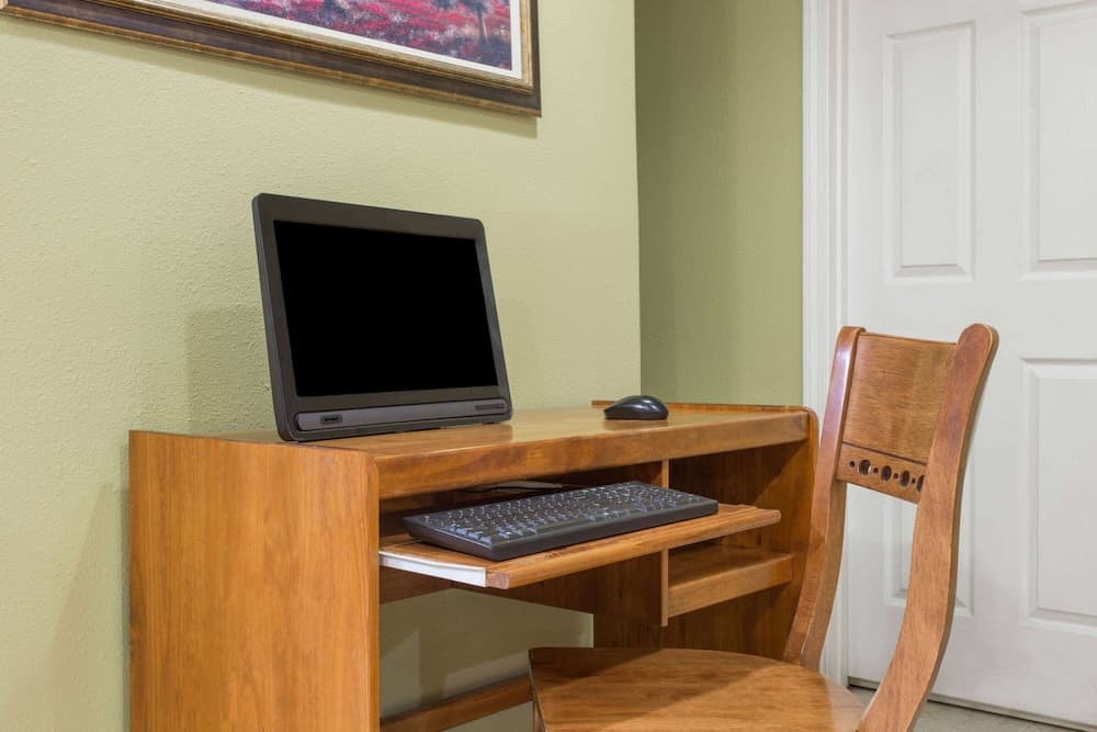Days Inn by Wyndham Orange gallery photo in Orange, TX — image 4