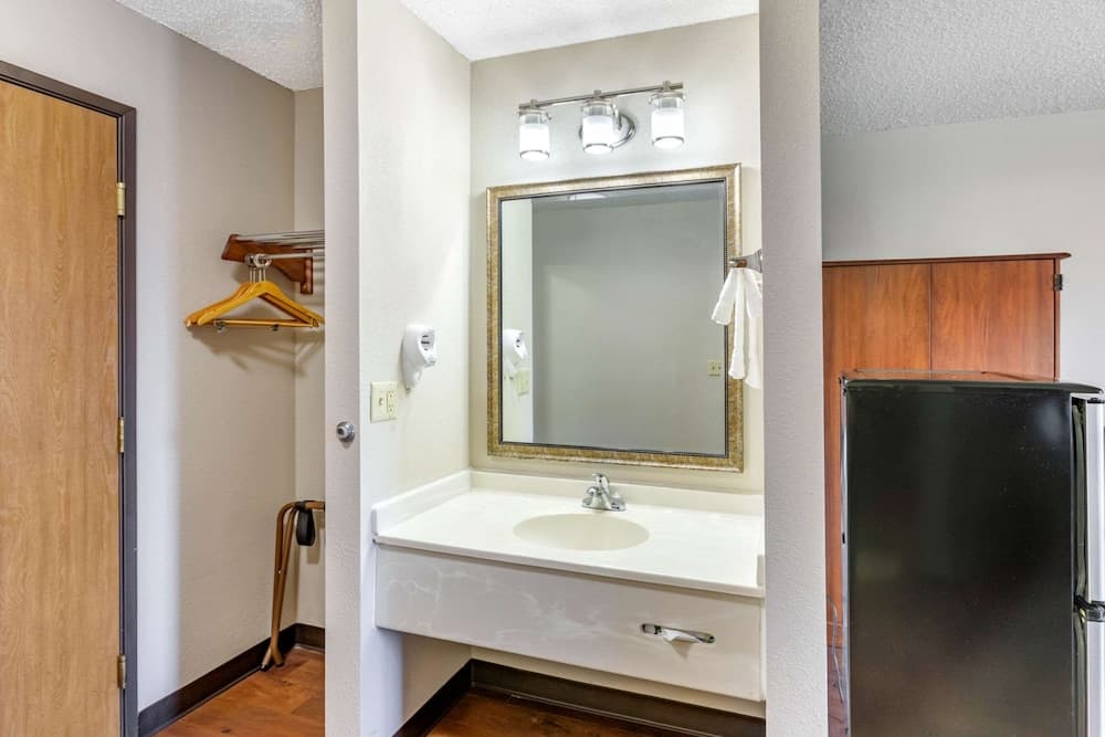 Econo Lodge Longmont East gallery photo in Longmont, CO — image 16