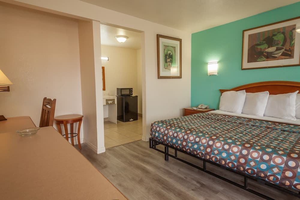Vagabond Inn Hemet featured exterior or lobby in Hemet, CA — similar hotel