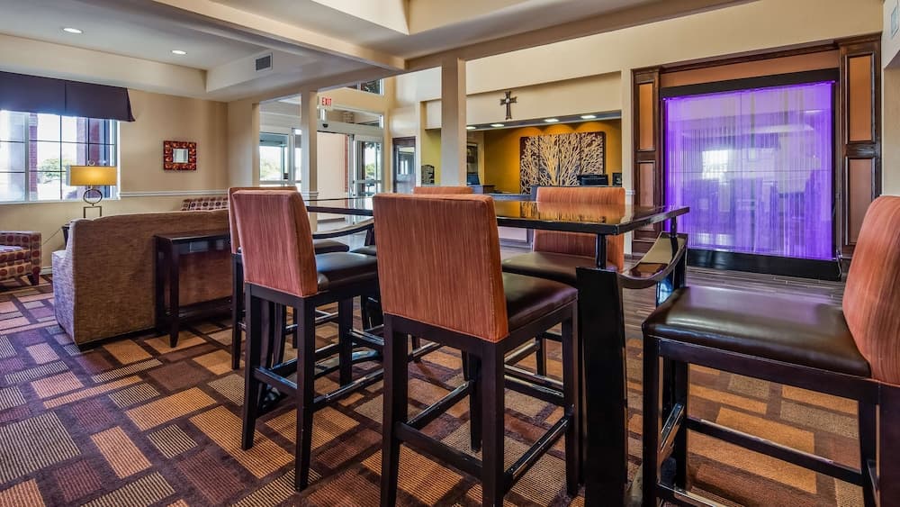 Baymont by Wyndham Lubbock interior in Lubbock, TX — gallery photo 2