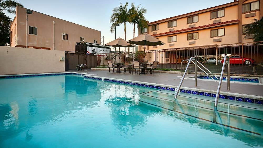 Best Western Los Alamitos Inn & Suites interior in Los Alamitos, CA — gallery photo 2