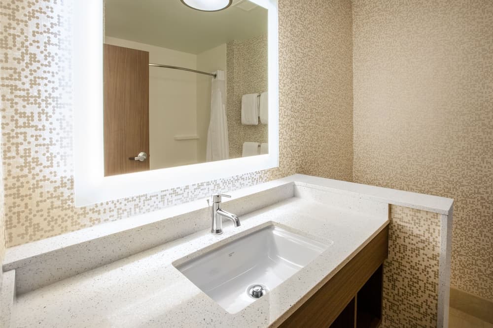 Holiday Inn Express & Suites Indianapolis NE - Noblesville by IHG interior in Noblesville, IN — gallery photo 2