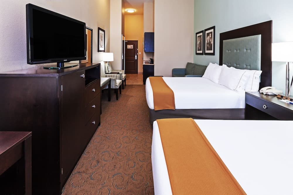 Holiday Inn Express Hotel & Suites Victoria by IHG interior in Victoria, TX — gallery photo 2