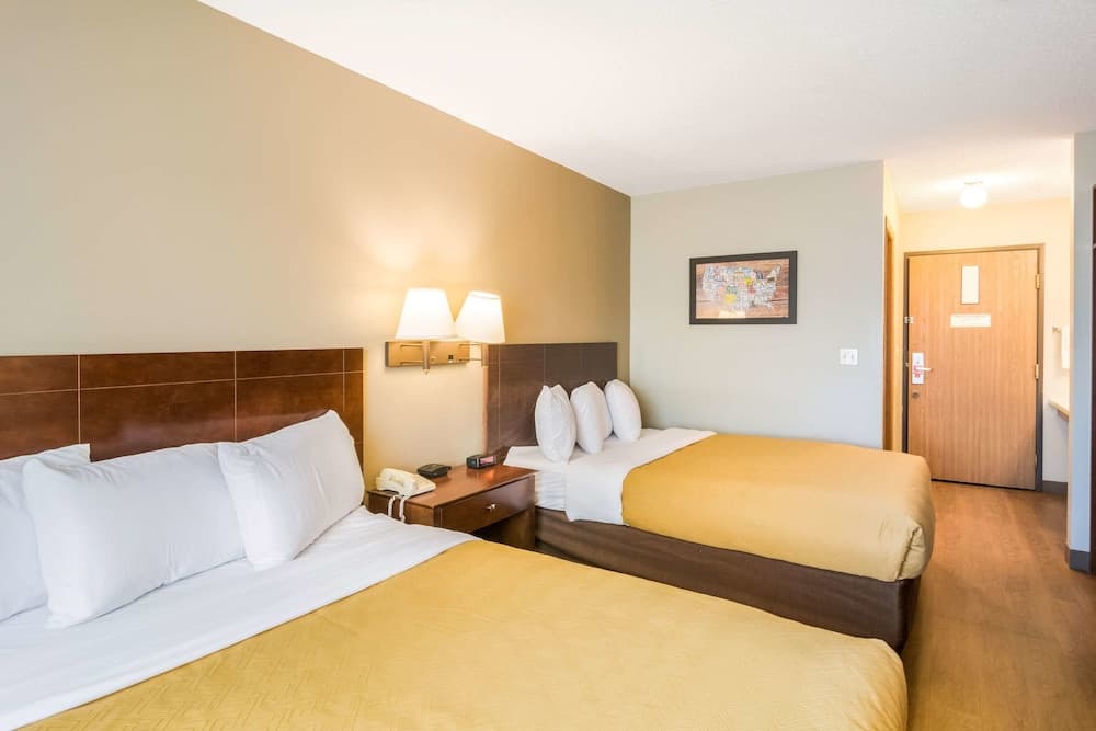 Econo Lodge Duluth near Miller Hill Mall property views in Duluth, MN — gallery photo 3