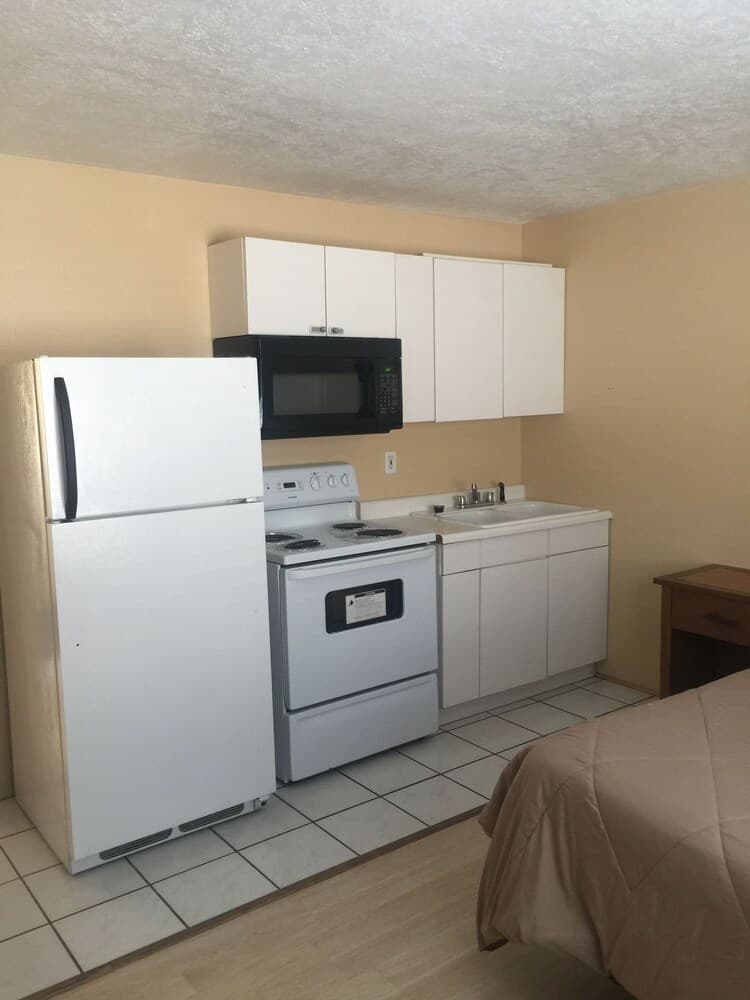 Economy Guest Village and Apartments property views in Rock Springs, WY — gallery photo 3