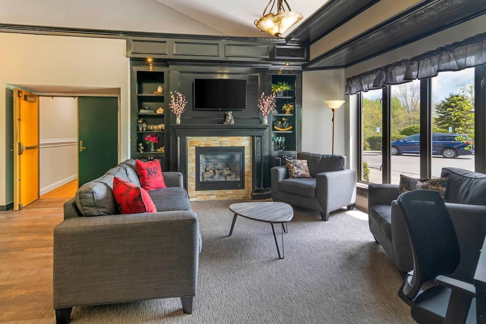 Black Bear Inn, an Ascend Collection Hotel property views in Orono — gallery photo 3