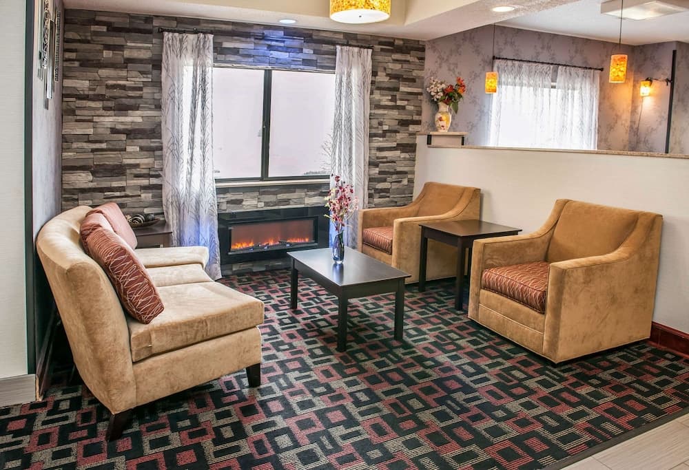 Quality Inn & Suites South Bend Airport interior in South Bend, IN — gallery photo 2