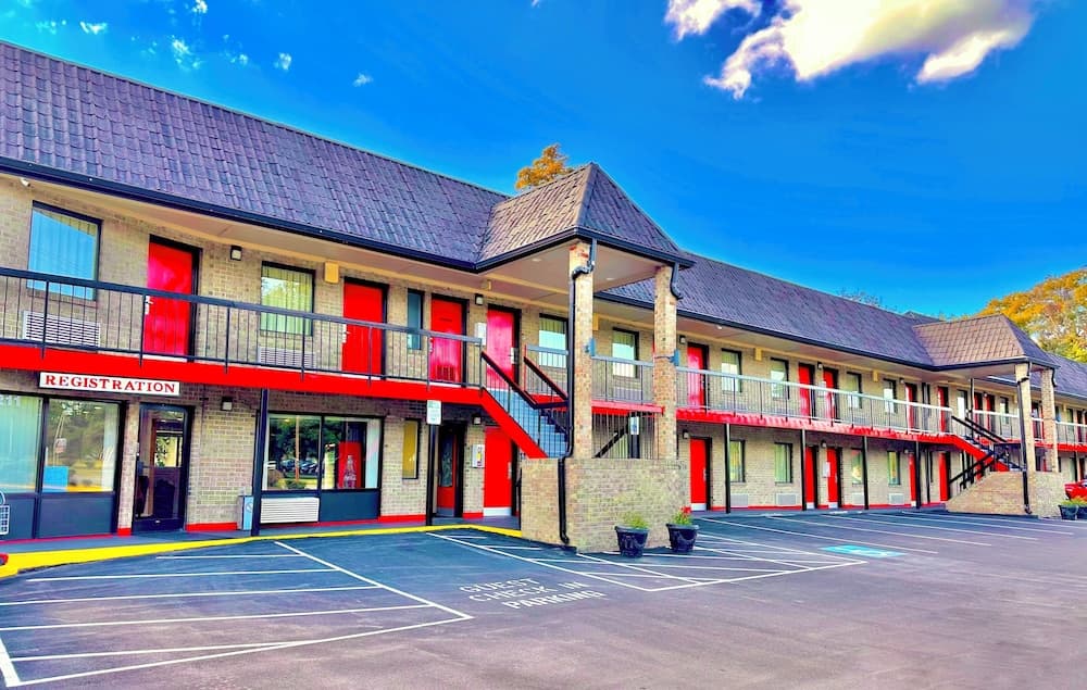 Travelers Inn Elizabeth City featured exterior or lobby in Elizabeth City, NC — similar hotel