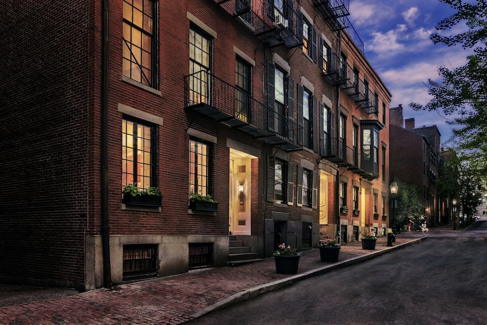 Maverick Suites at 40 Temple St featured exterior or lobby in Boston, MA — similar hotel