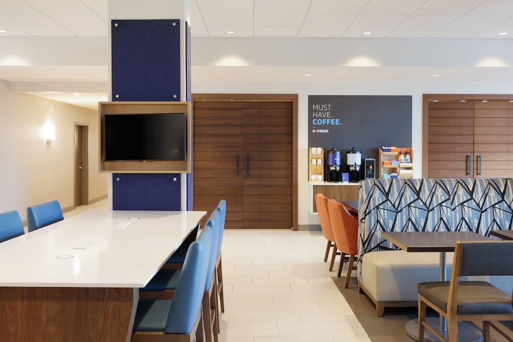 Holiday Inn Express And Suites Elgin Chicago Northwest by IHG gallery photo in Elgin, IL — image 26