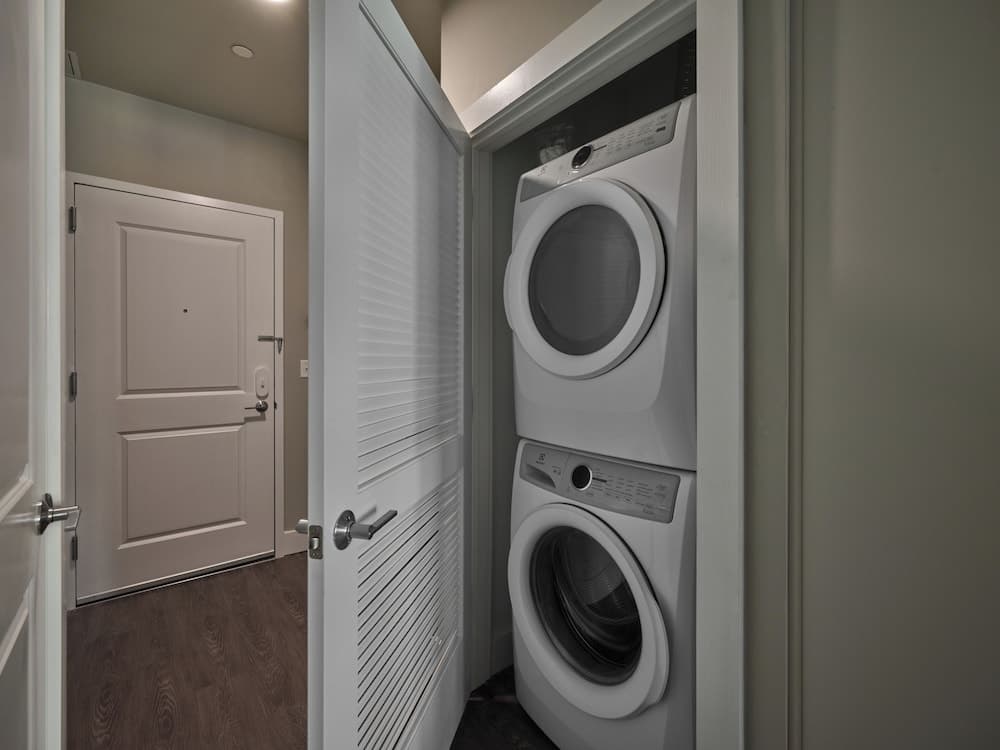 Luxury Apartments by Hyatus Center City property views in Philadelphia, PA — gallery photo 3