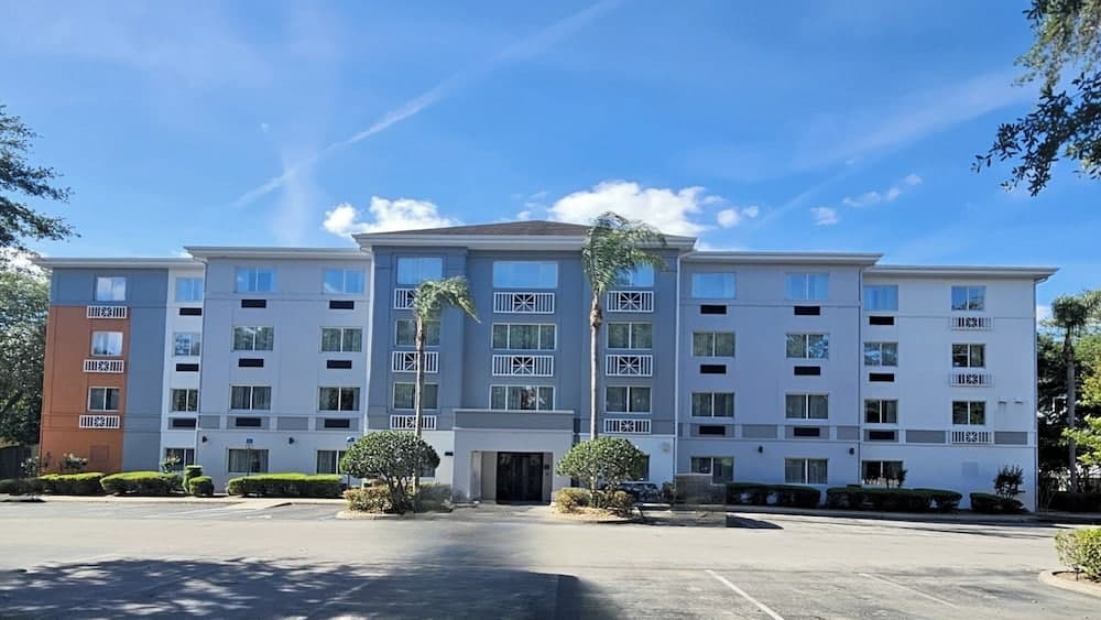 Holiday Inn Express & Suites Clermont Se West Orlando by IHG interior in Clermont, FL — gallery photo 2
