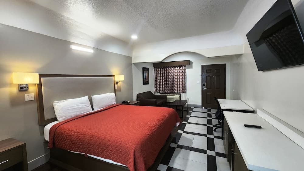 Scottish Inns & Suites Sam Houston Pkwy property views in Houston, TX — gallery photo 3