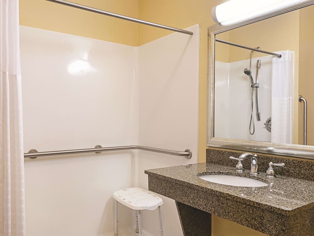 La Quinta Inn & Suites by Wyndham Slidell - North Shore Area gallery photo in Slidell, LA — image 27