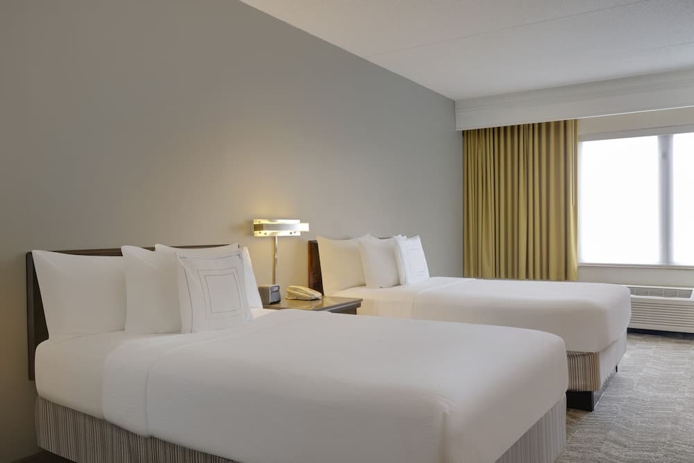SpringHill Suites by Marriott Newark Liberty International interior in Newark, NJ — gallery photo 2