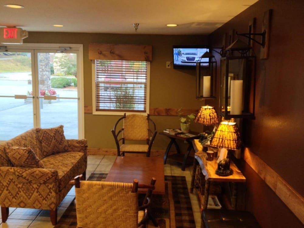 Reid Ridge Lodge property views in Blue Ridge, GA — gallery photo 3