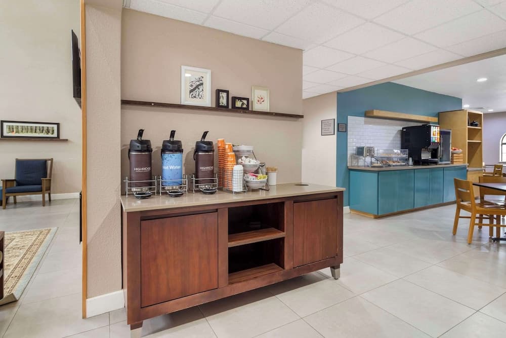 Comfort Suites Shenandoah-The Woodlands gallery photo in The Woodlands, TX — image 16