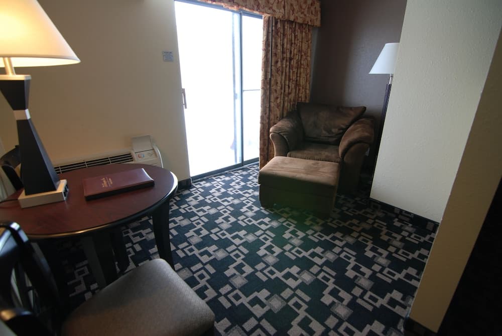 Express Suites Riverport Inn & Suites gallery photo in Winona, MN — image 5