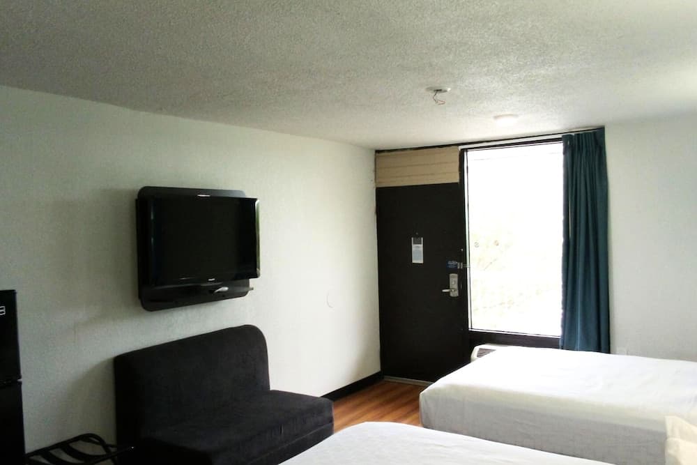 Americas Best Value Inn Beeville property views in Beeville, TX — gallery photo 3