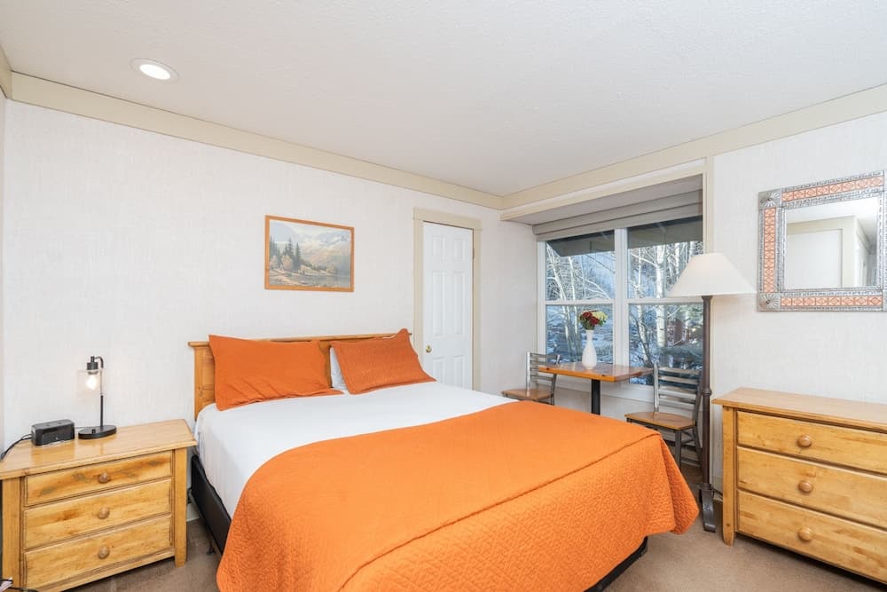 Mountainside Inn 115/117 2 Bedroom Hotel Room property views in Telluride, CO — gallery photo 3